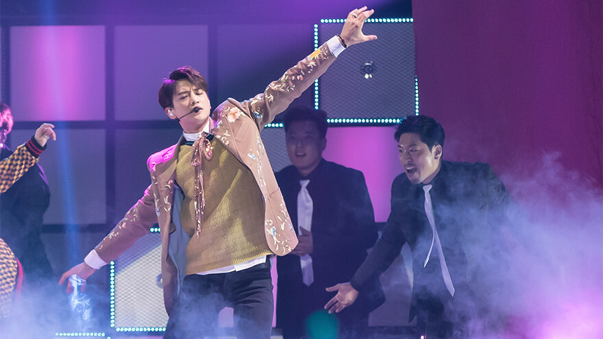 Choi Minho from SHINee with other members on stage