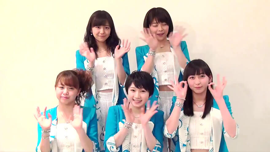 Juice=Juice girl members taking pose for a picture
