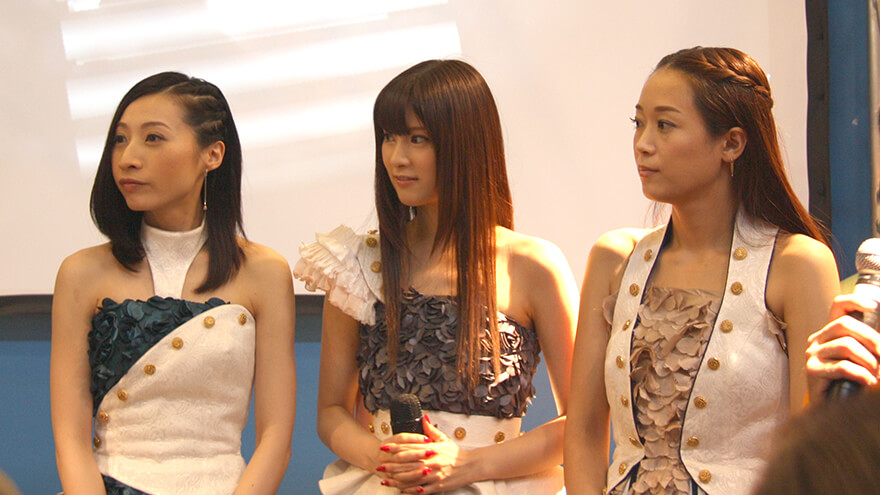 Kalafina has performed for popular animes in Western countries like Fate/Stay, Black Butler and Madoka Magica