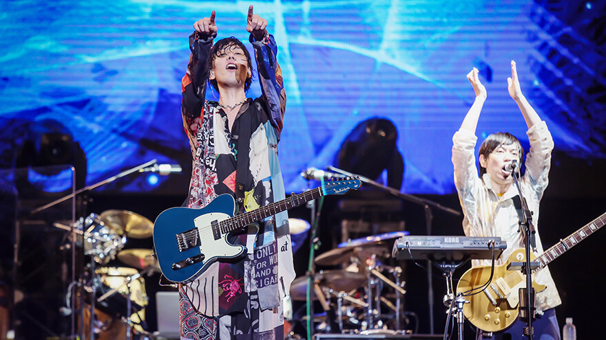 Radwimps J-pop boy idol group members on stage
